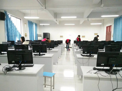 信息工程學院 以專業(yè)筑橋梁，計算機網(wǎng)絡工程施工中的雷鋒精神實踐